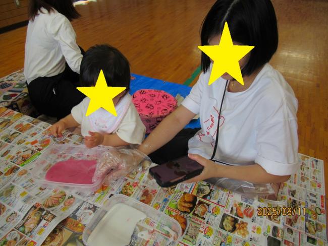 感触遊び親子