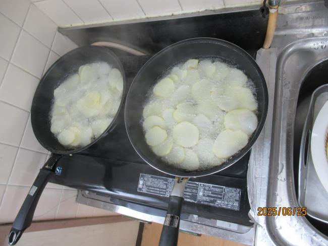 じゃがいも油で揚げ